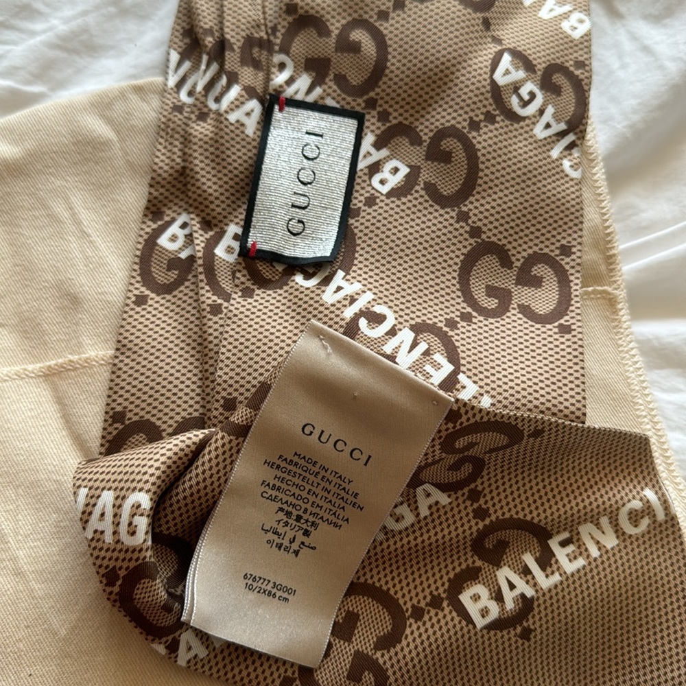 Gucci Brown and White Patterned Scarf - Picture 2 of 4